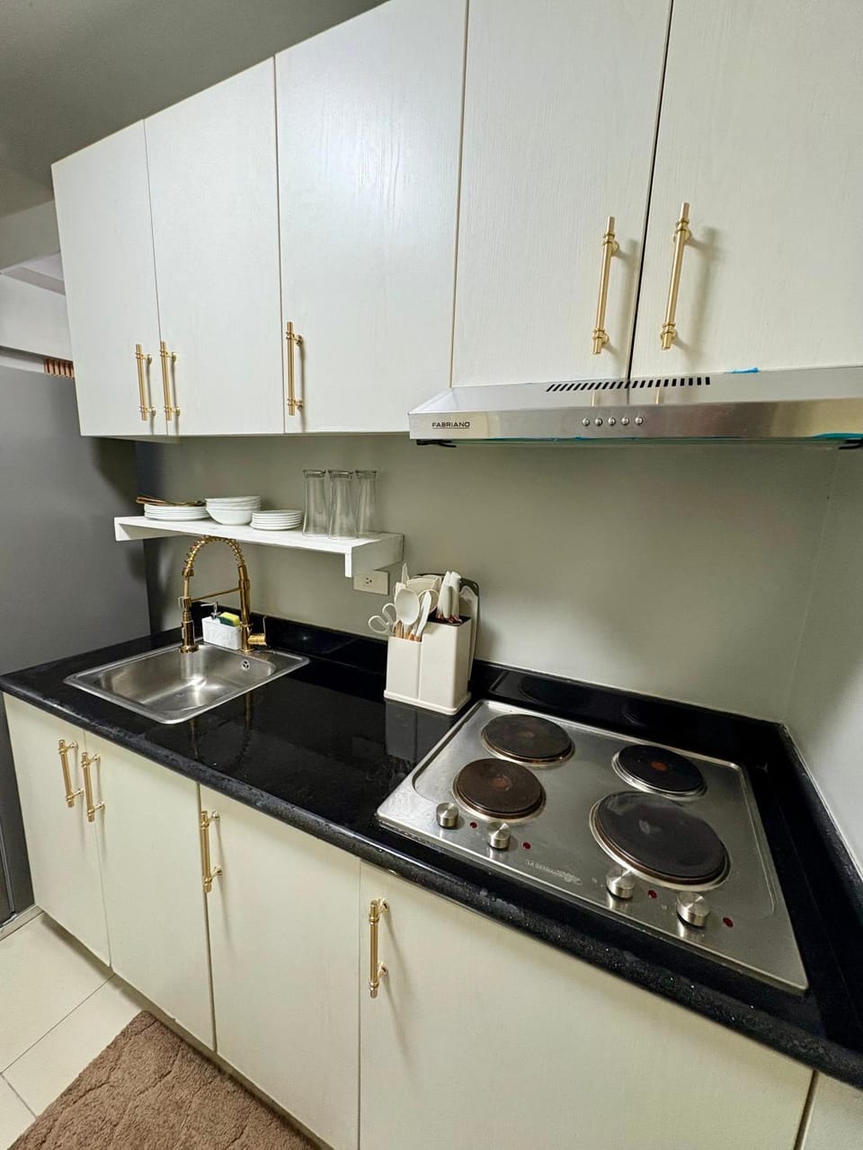 Comfy Cozy Staycation Apartment in Makati