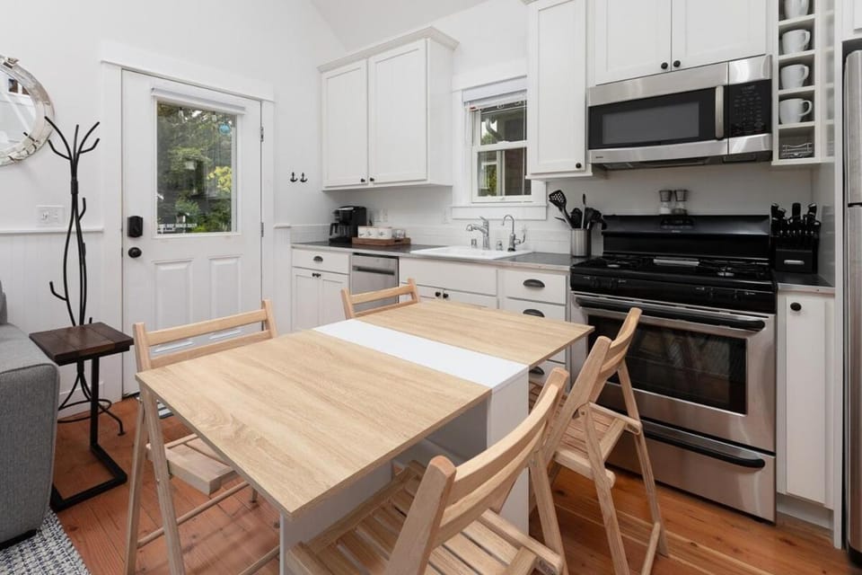 Seabrook 2-Bdrm with Hot Tub, AC, Pet Friendly House in Seabrook