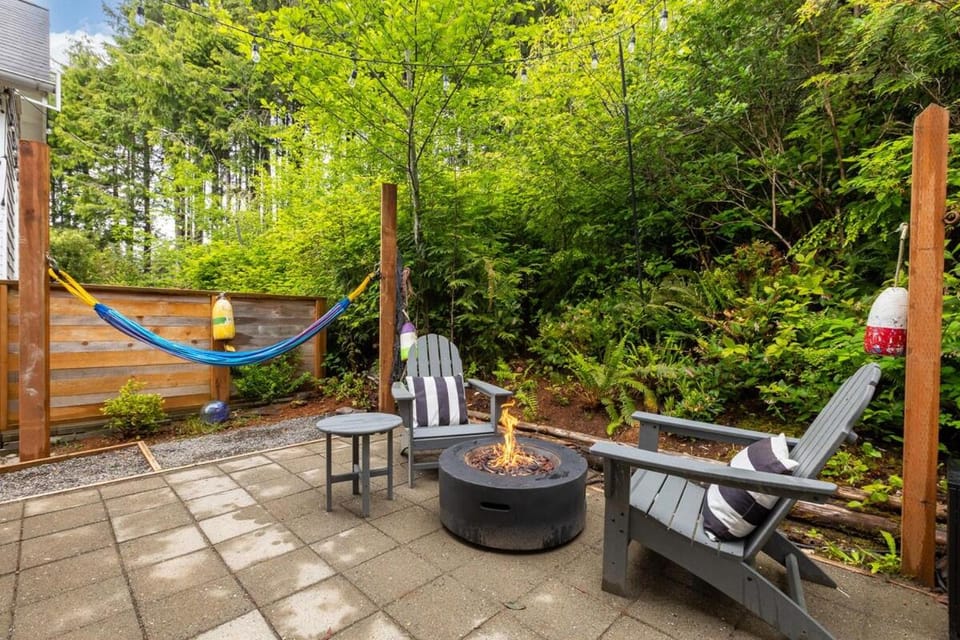 Seabrook 2-Bdrm with Hot Tub, AC, Pet Friendly House in Seabrook