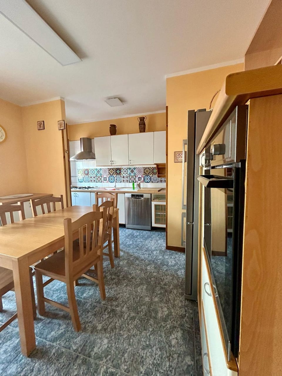 Kitchen or kitchenette, Dining area, oven, stove