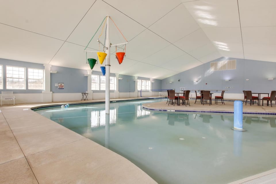 'Pattie's Other Place' - Indoor Pool Access! House in Egg Harbor