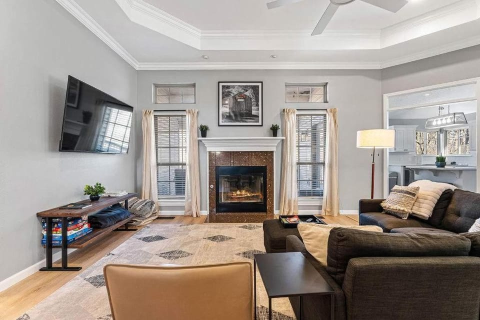 Coler Lounge Cyclist's Dream Home with Hot Tub House in Rogers