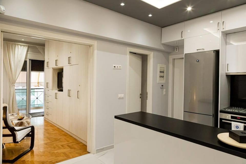 TV and multimedia, Kitchen or kitchenette, Living room, Seating area, wardrobe