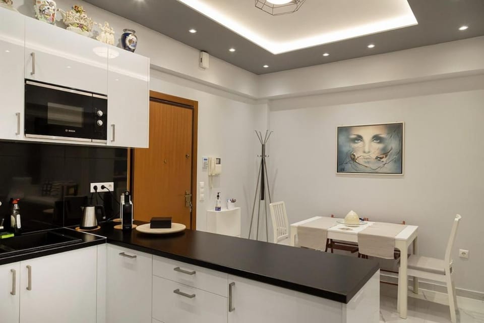 Kitchen or kitchenette, Dining area, oven, stove