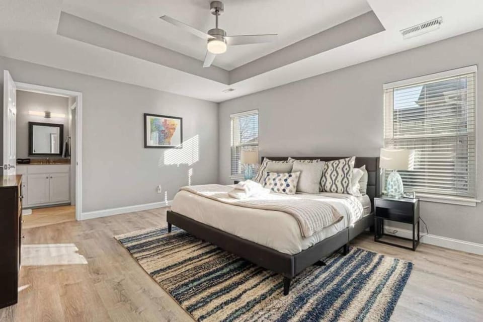 Coler House Cyclist Retreat with Hot Tub House in Rogers