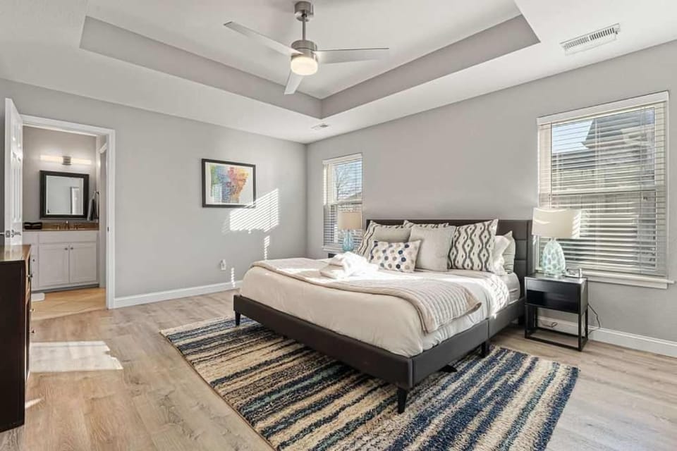 Coler House Cyclist Retreat with Hot Tub House in Rogers