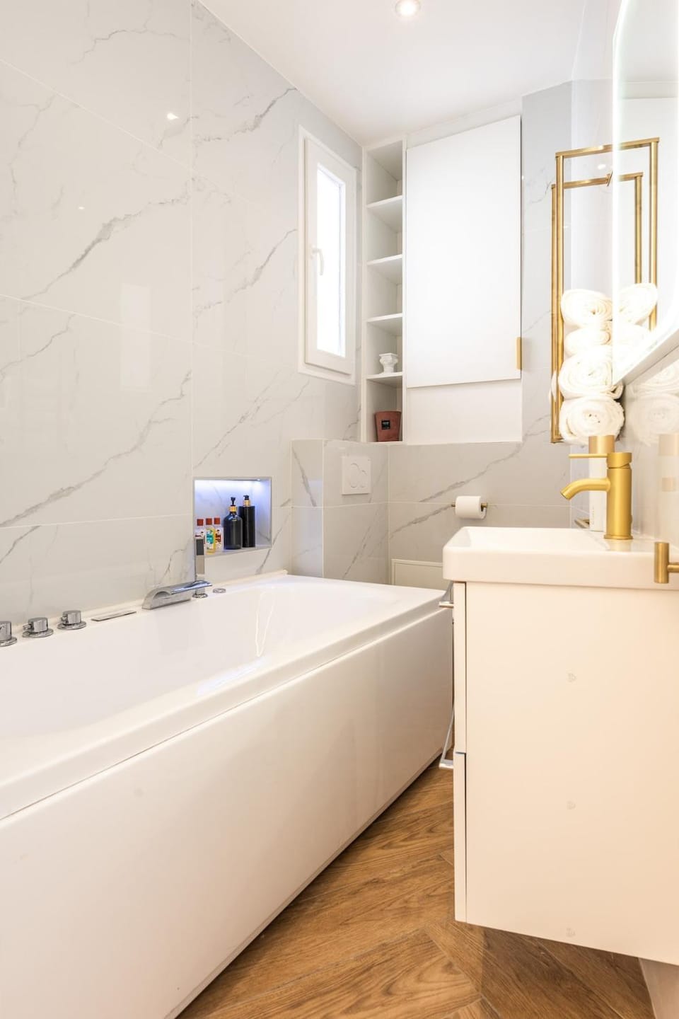 Appartement Raffiné avec Jacuzzi et AC - 6P Apartment in Paris