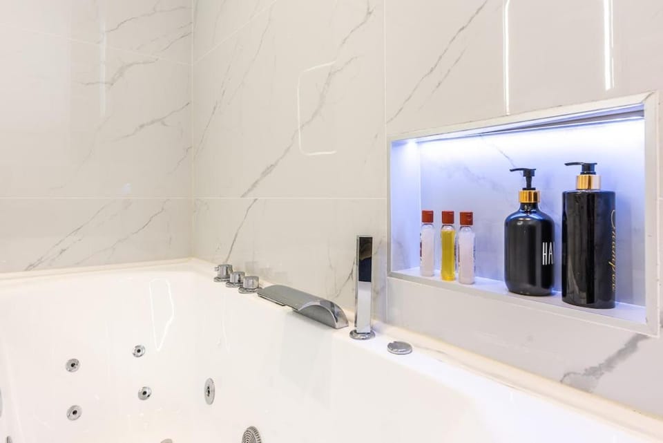 Appartement Raffiné avec Jacuzzi et AC - 6P Apartment in Paris