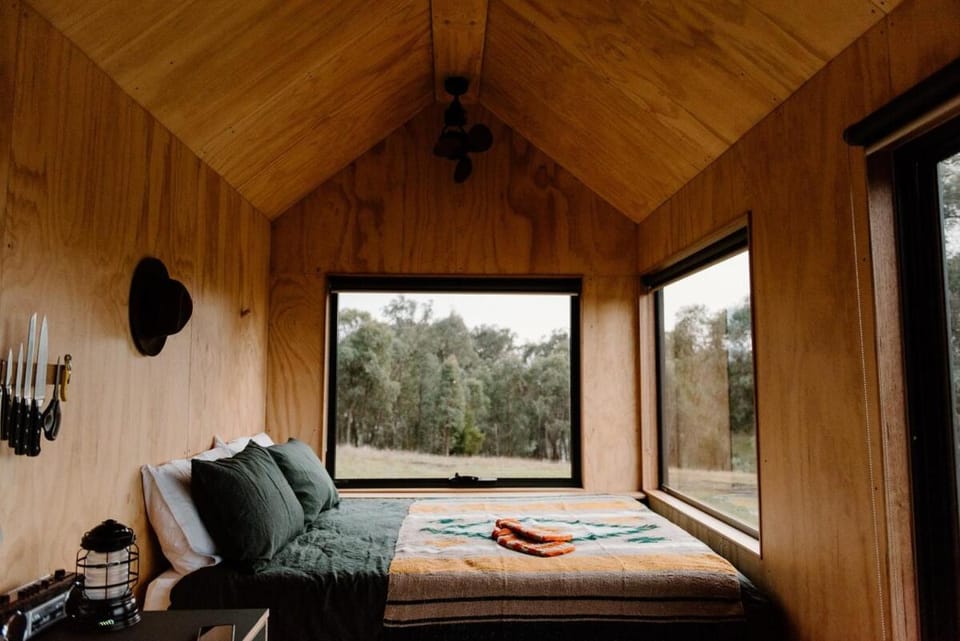 Off-Grid Cabin Nestled in Nature - Pet Friendly - Dawn Cabin in Barrington