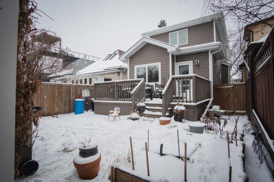 DOWNTOWN KINGBED 4Br FIREPLACE BIKELANE House in Edmonton