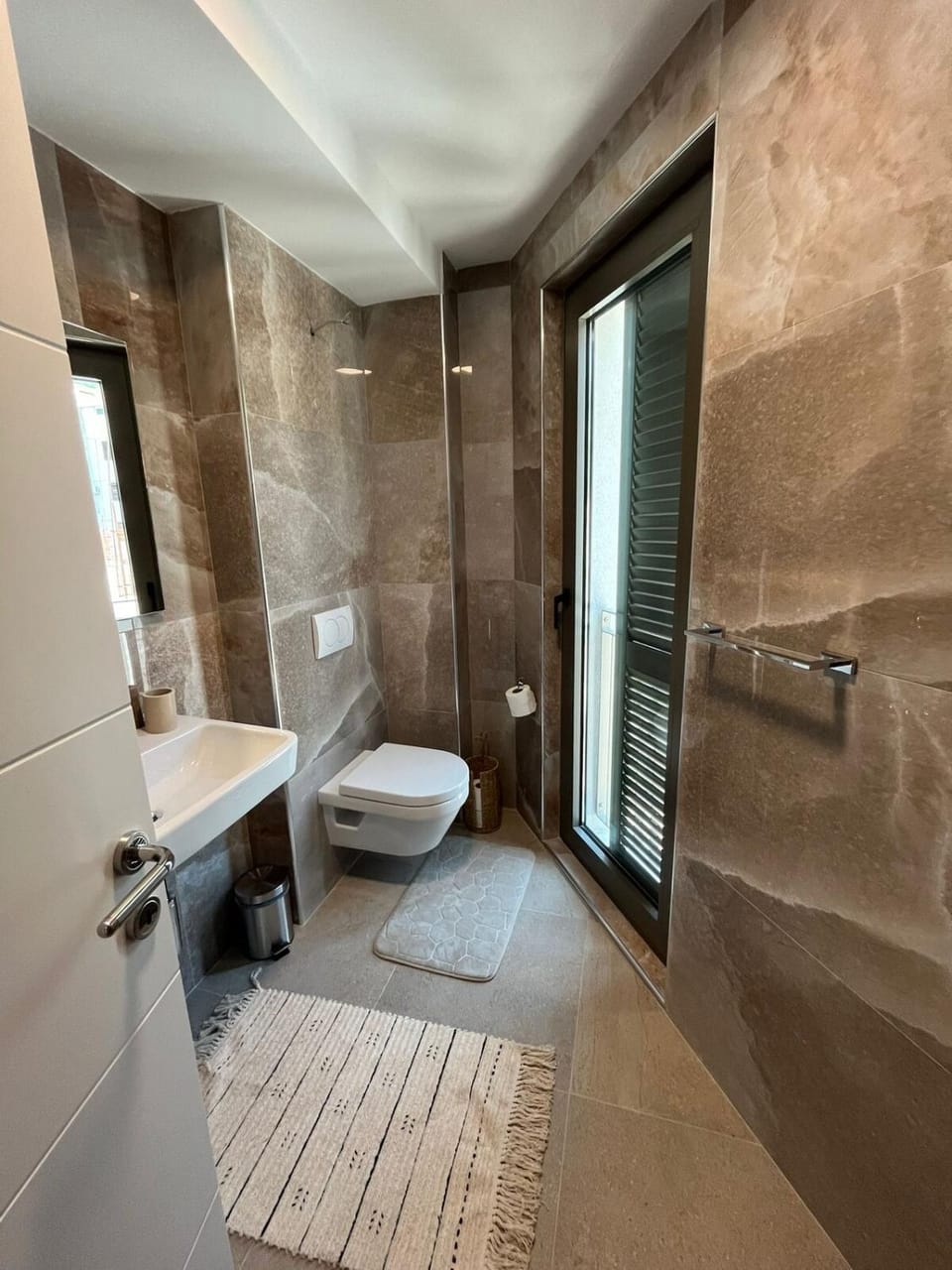 Shower, Toilet, Bathroom, towels