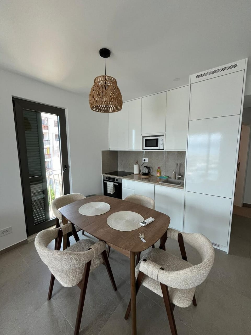 Dining area, kitchen