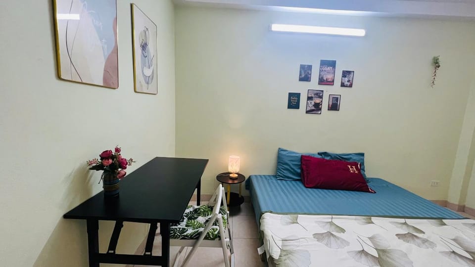 Photo of the whole room, Seating area, Bedroom