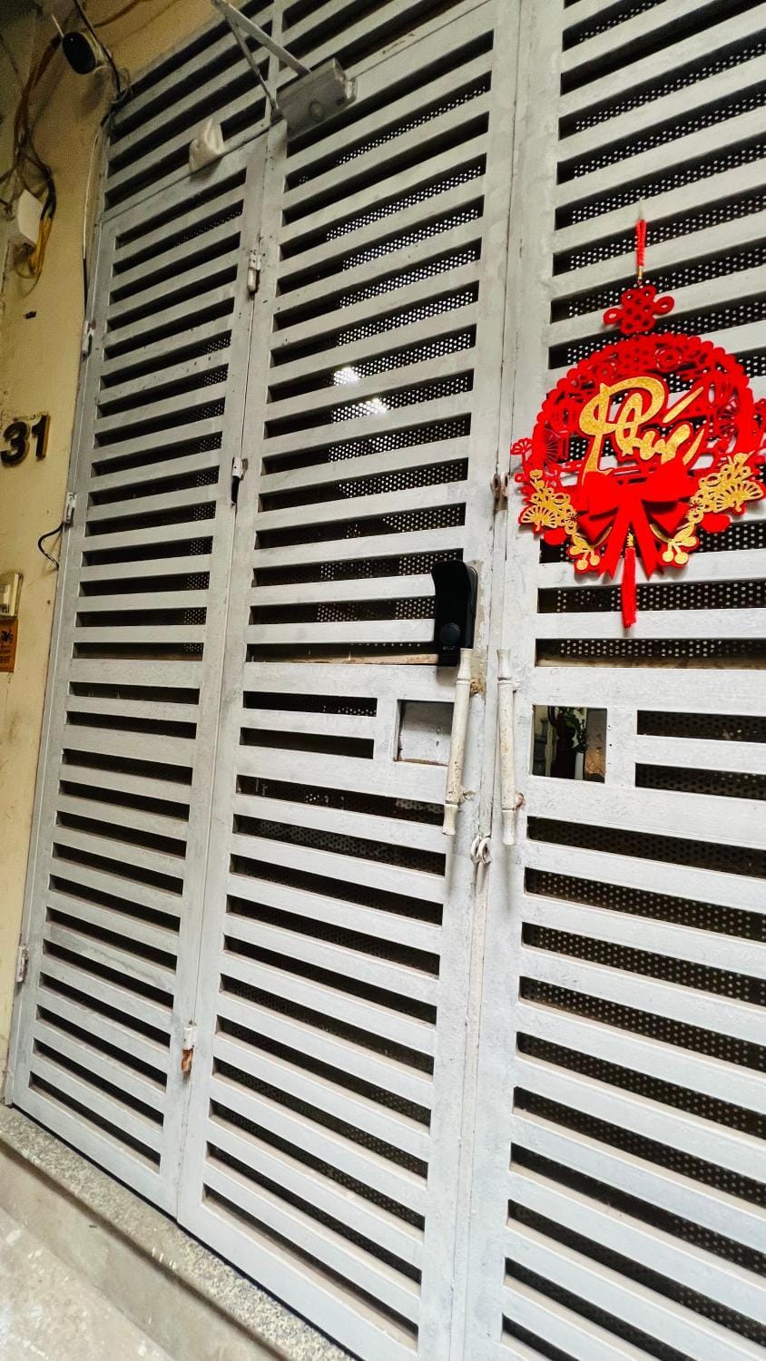 Căn phòng nhiều ánh sáng và bàn làm việc lớn Vacation rental in Hanoi