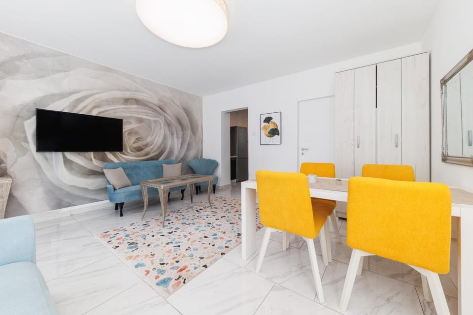 TV and multimedia, Dining area