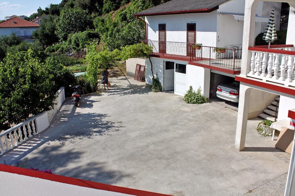 Location, children, Family