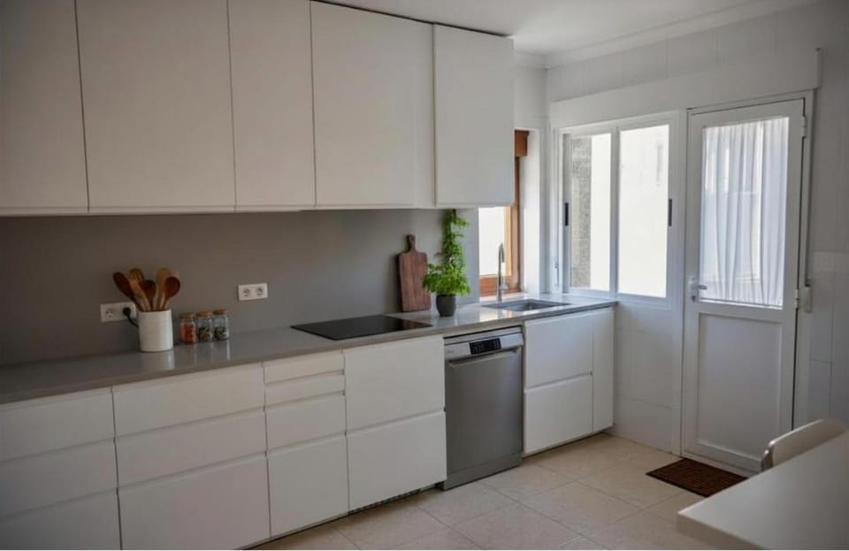 Casa con Vistas al Mar en Ribeira - Playa 5 min, Porche, Parking Privado House in Galicia
