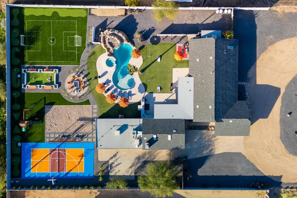 Sleeps 20 Heated Pool Games Fire Pit Dog Friendly House in Phoenix