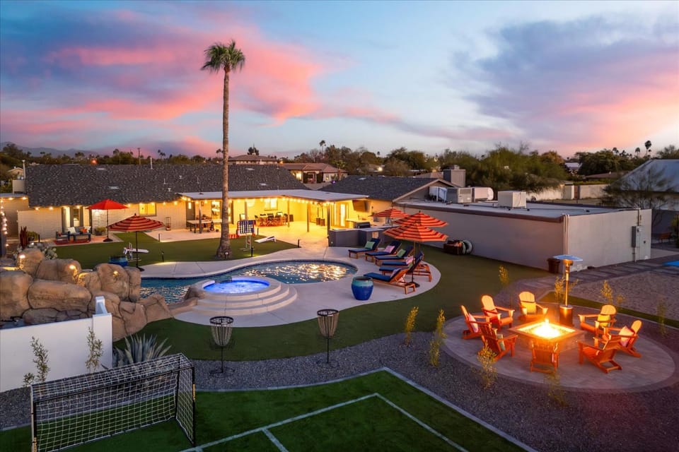 Sleeps 20 Heated Pool Games Fire Pit Dog Friendly House in Phoenix