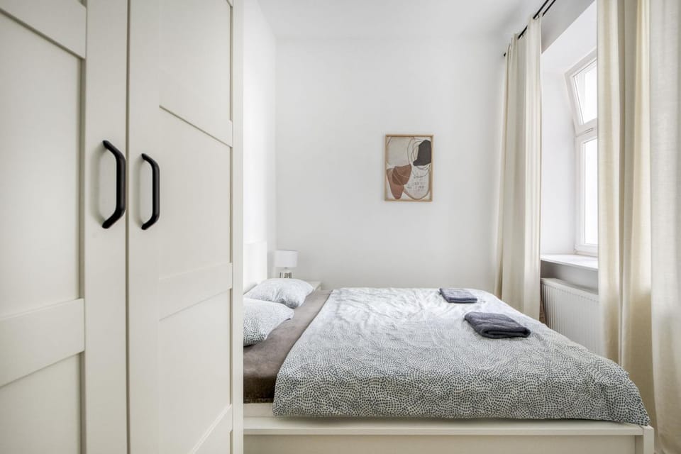 Bed, Photo of the whole room, Bedroom, towels, wardrobe