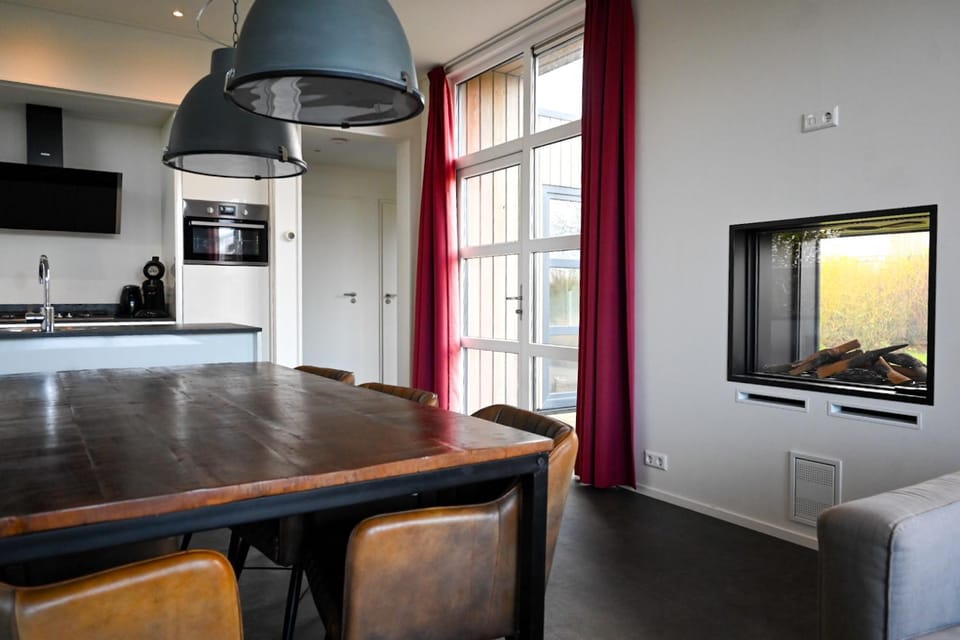 Marina Strandbad Chalet RiverLodge mit Zaun Haus Nr 94 House in Gelderland, Netherlands
