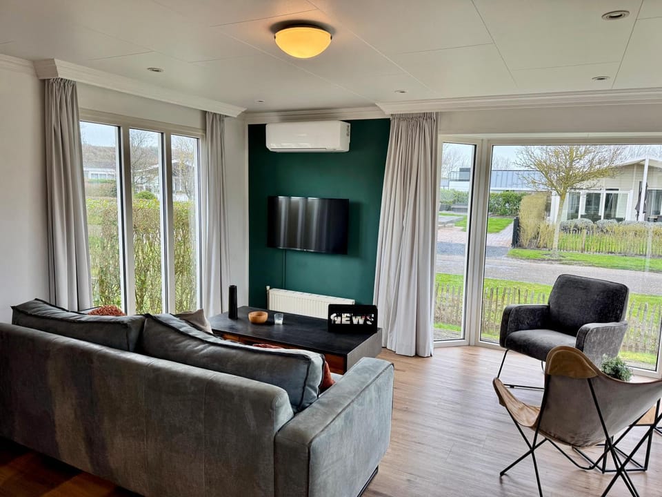 Breskens Chalet Huis Joschi mit Zaun Haus Nr G139 House in Zeeland, Netherlands