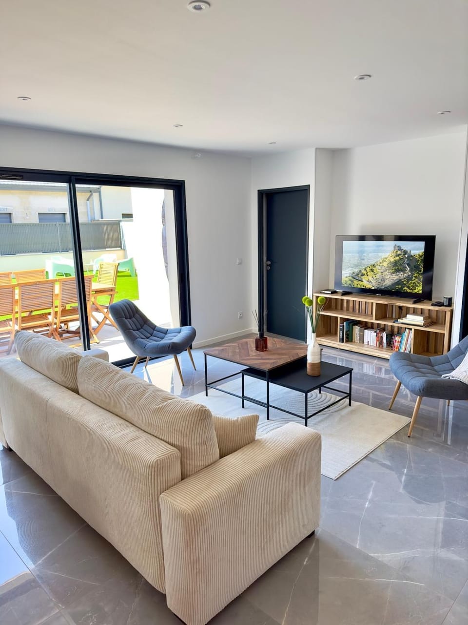 Communal lounge/ TV room, TV and multimedia, Living room, Seating area