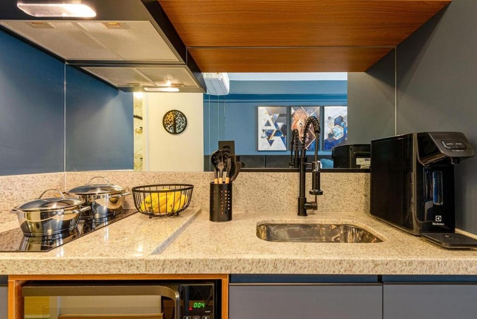 Coffee/tea facilities, Kitchen or kitchenette, stove, toaster