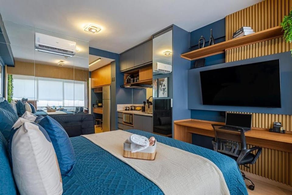 Bed, TV and multimedia, Kitchen or kitchenette, Living room, Photo of the whole room, Bedroom, air conditioner