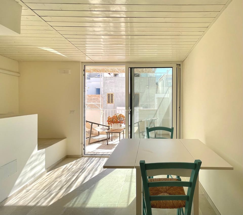 View (from property/room), Balcony/Terrace, Living room, Seating area, Dining area