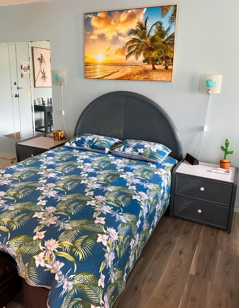 Renovated Studio Free Parking in Prime Waikiki Apartment in Honolulu