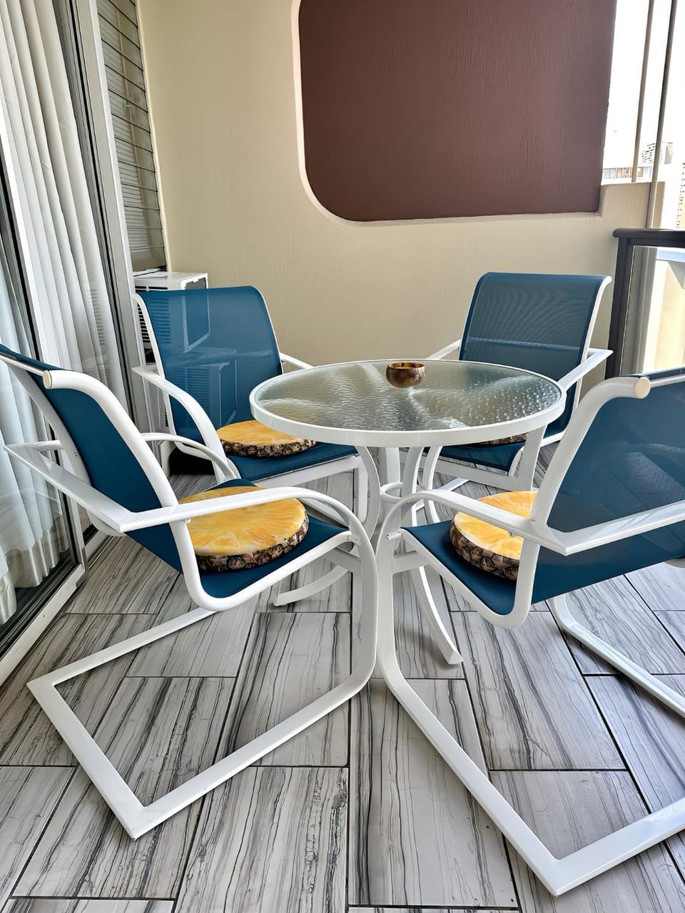 Renovated Studio Free Parking in Prime Waikiki Apartment in Honolulu