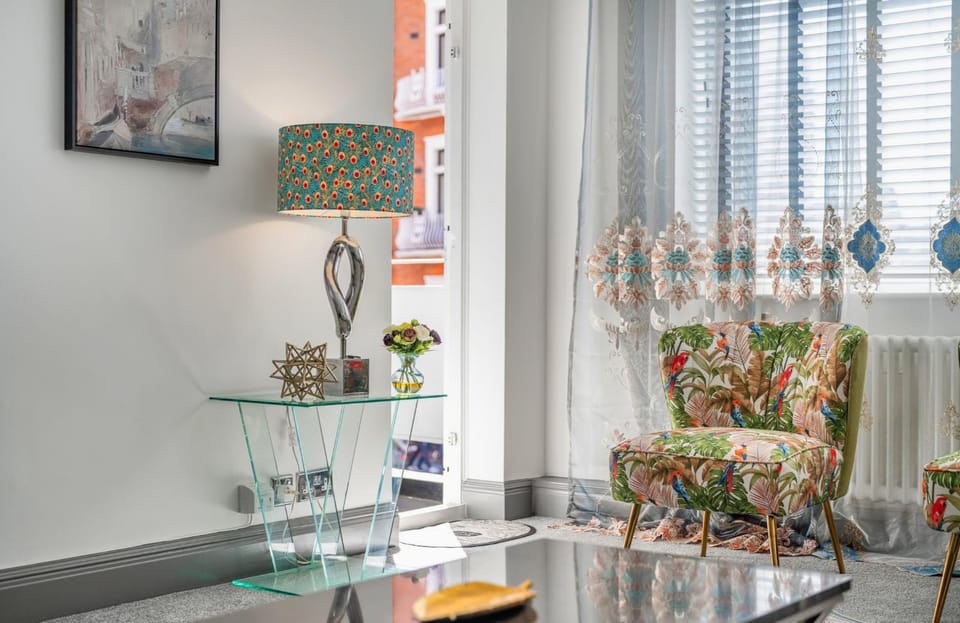 DELUXE Apartment With Terrace over HARRODS Apartment in City of Westminster