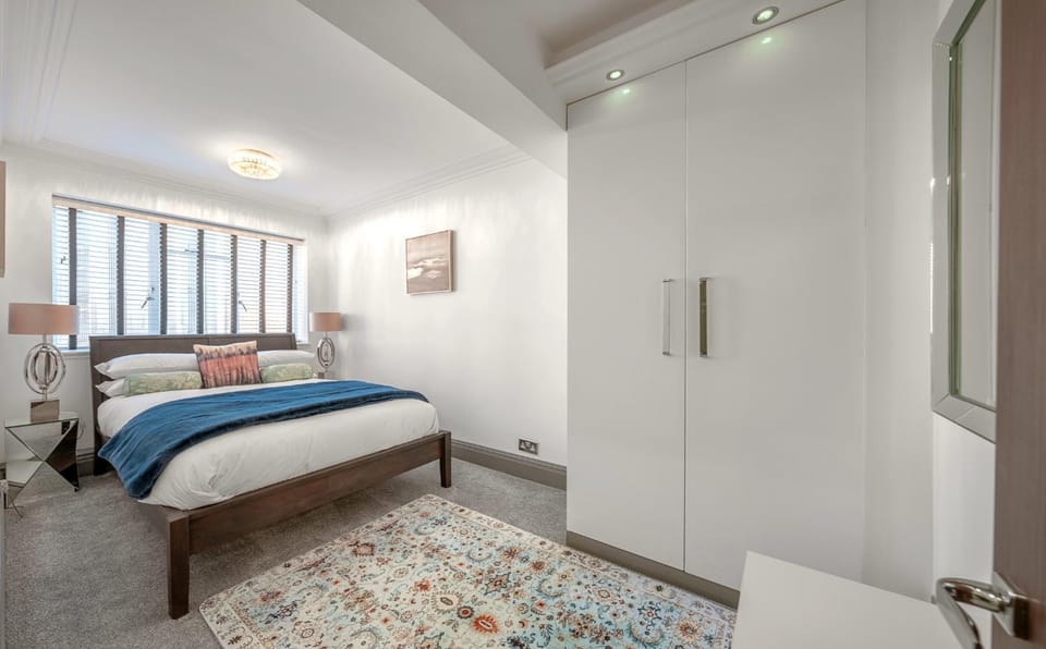DELUXE Apartment With Terrace over HARRODS Apartment in City of Westminster