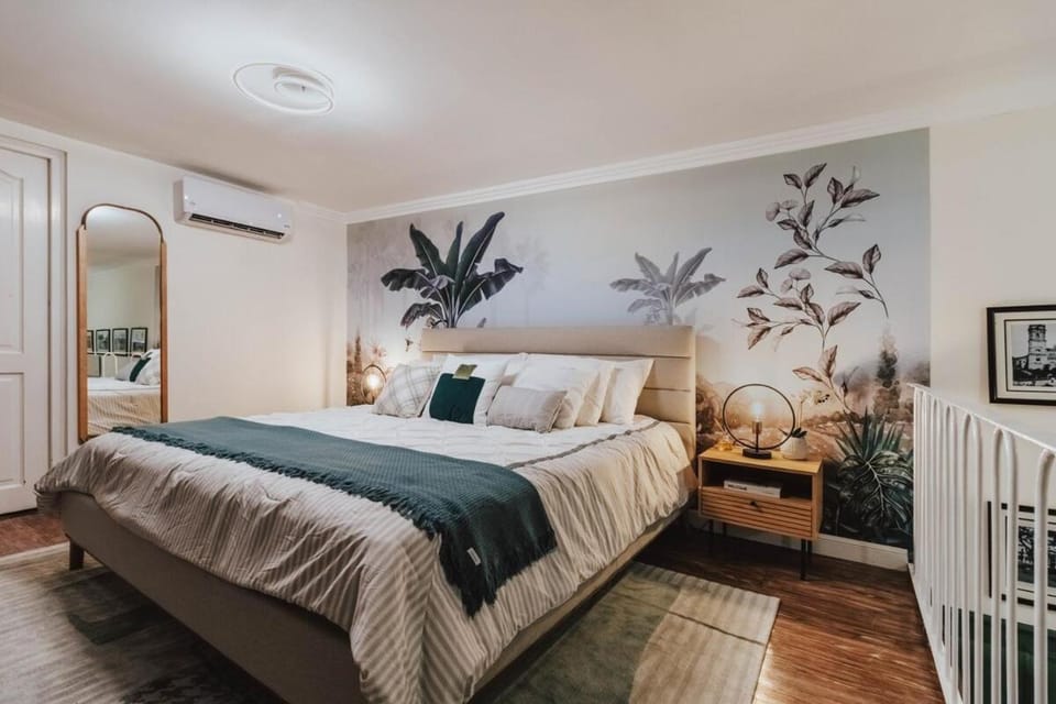Bed, Photo of the whole room, Bedroom, air conditioner