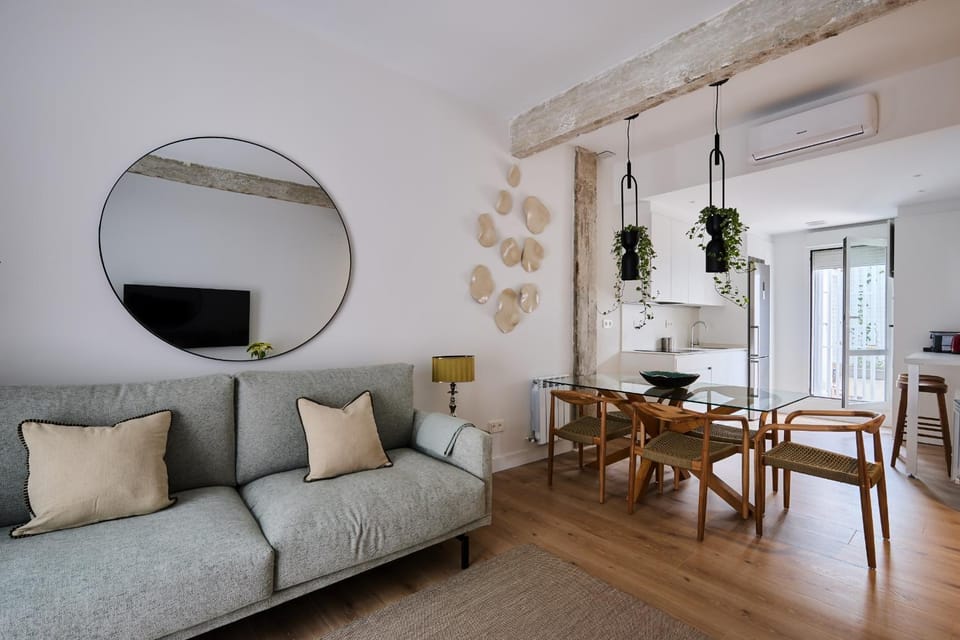 Communal lounge/ TV room, Kitchen or kitchenette, Dining area
