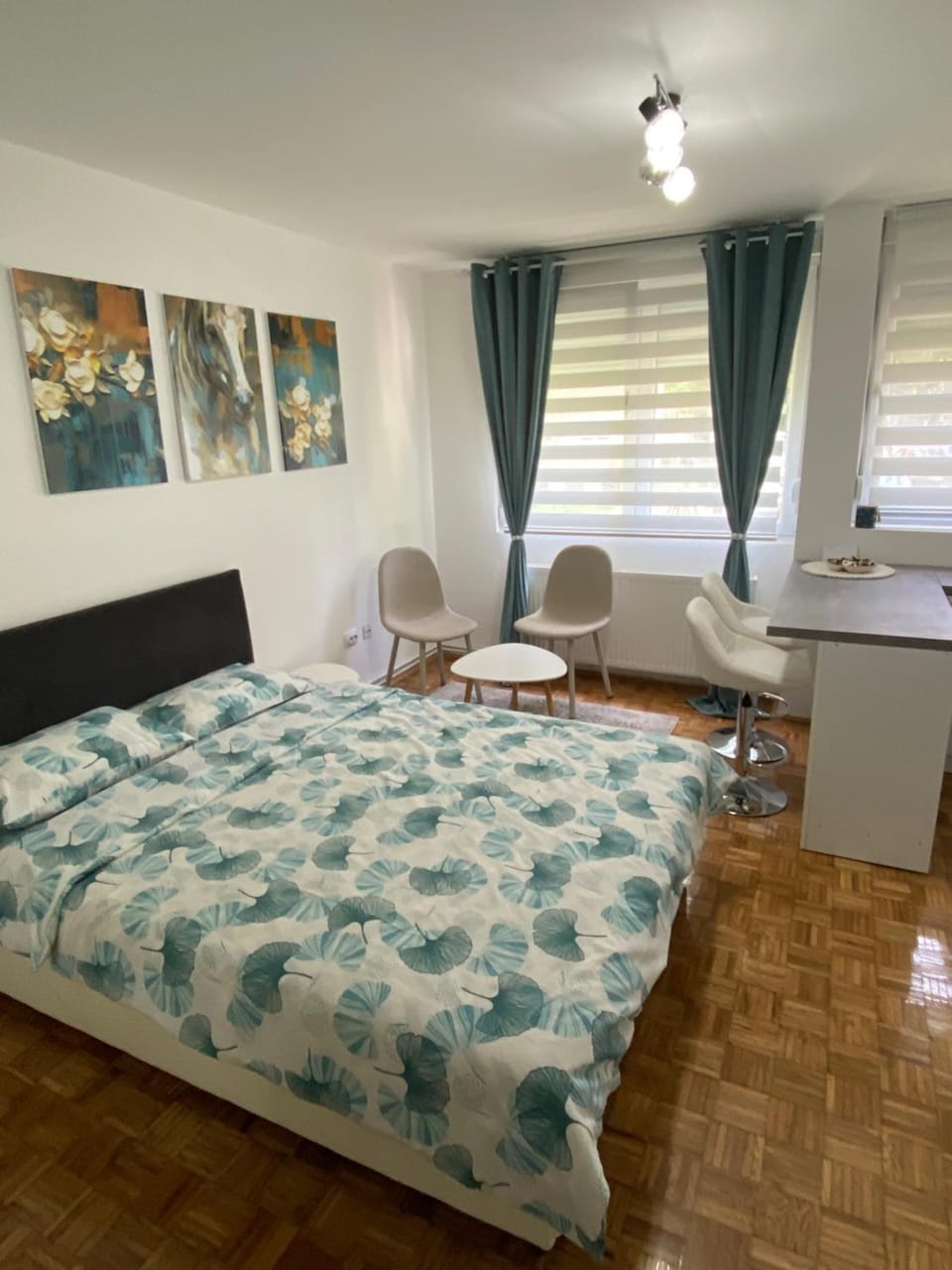 Photo of the whole room