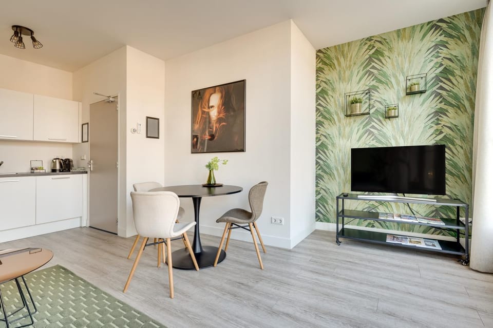 TV and multimedia, Kitchen or kitchenette, Dining area