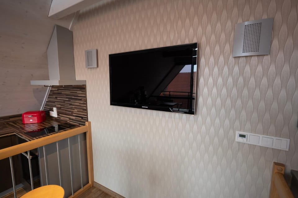 TV and multimedia, Kitchen or kitchenette