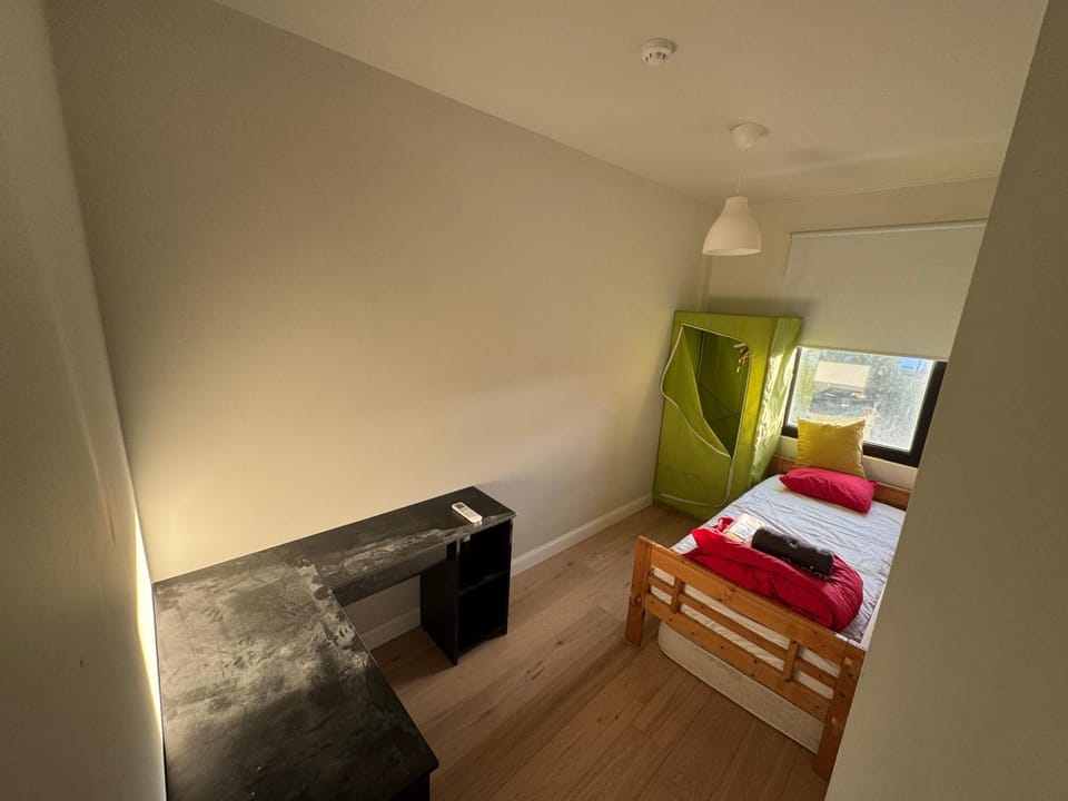 Holiday Small Shared Room in Gent Apartment in Ghent