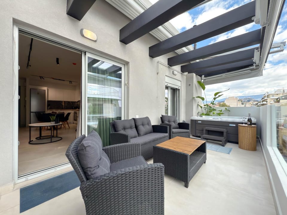 View (from property/room), Balcony/Terrace, Seating area, Mountain view