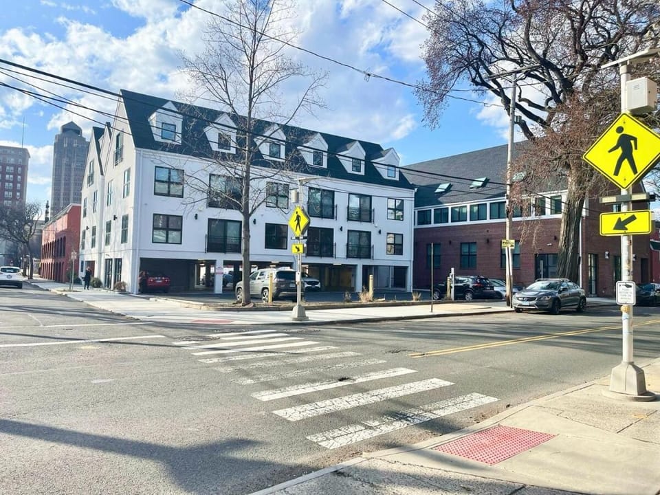Central 2BR Near Yale WiFi with Washer and Dryer Apartment in New Haven