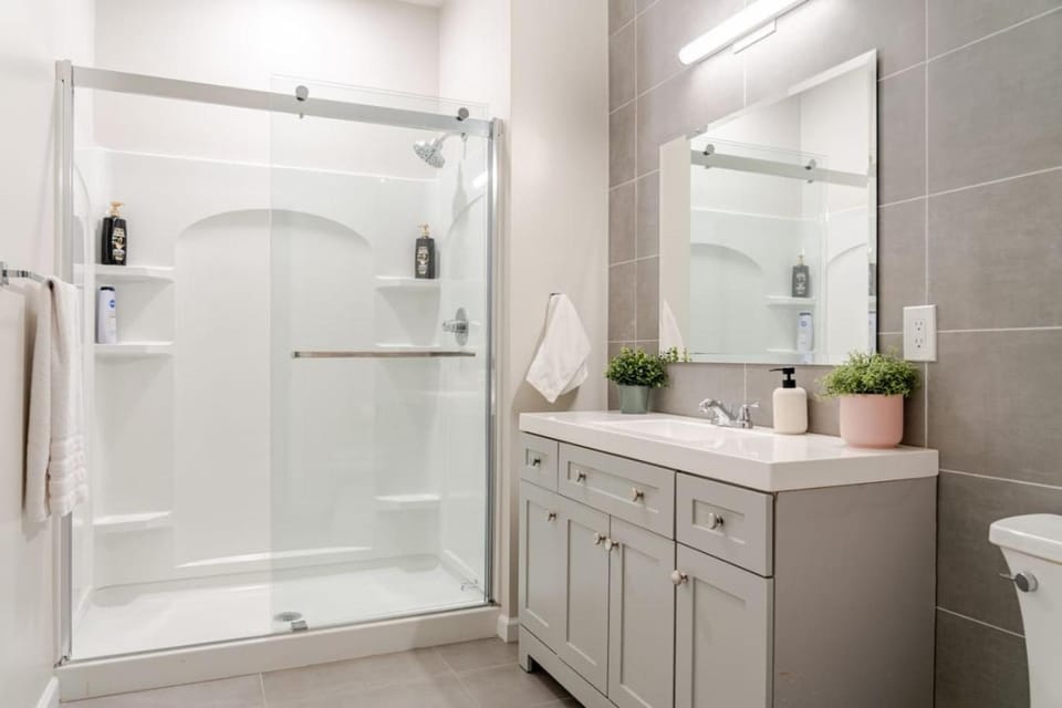 Central 2BR Near Yale WiFi with Washer and Dryer Apartment in New Haven