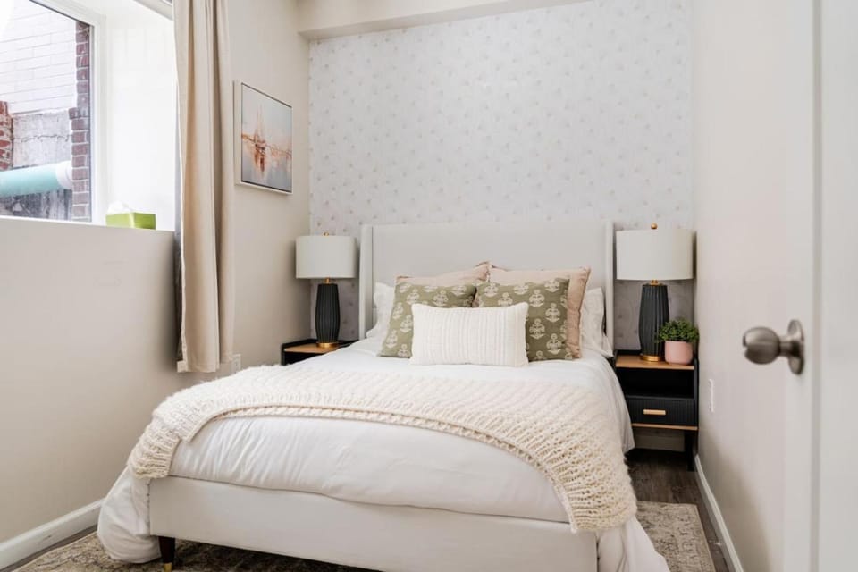 Central 2BR Near Yale WiFi with Washer and Dryer Apartment in New Haven