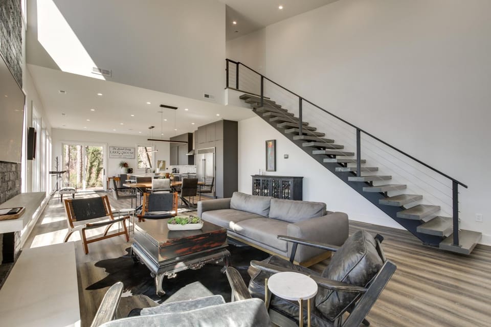 Private Dock & River Views: Modern Gem in Waterloo House in Pickwick Lake