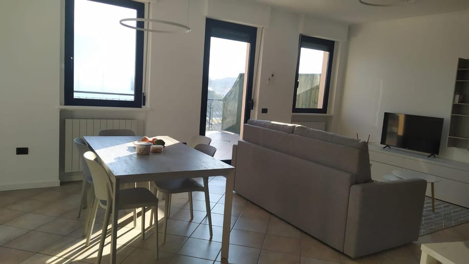 TV and multimedia, Living room, Seating area, Dining area, Evening entertainment