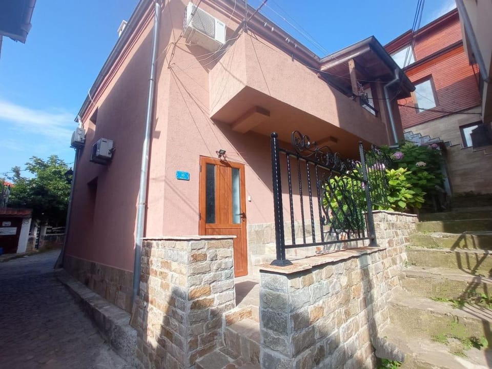 Property building, Day, Street view