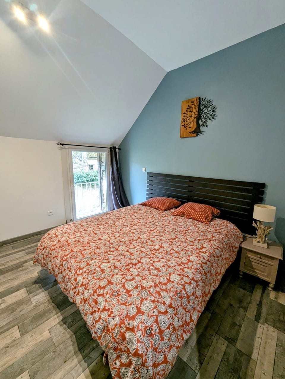 Photo of the whole room