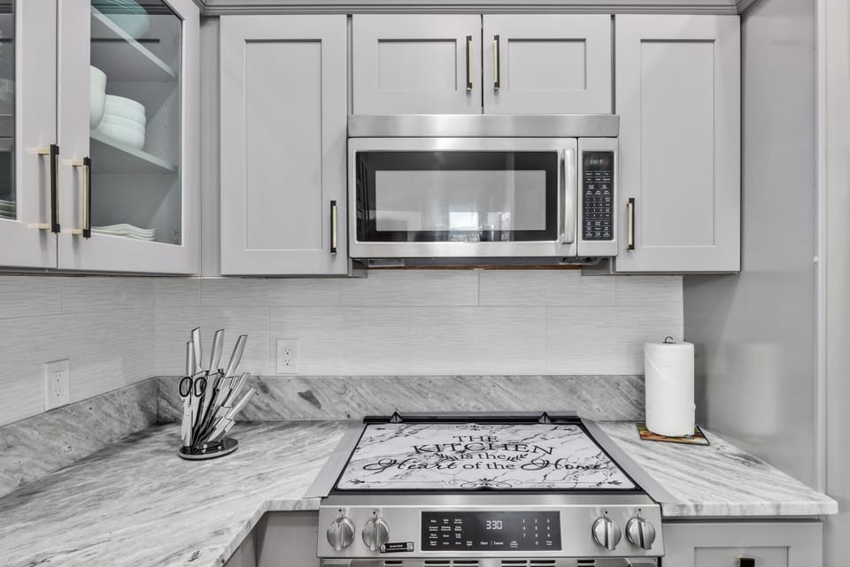 microwave, oven, stove, kitchen