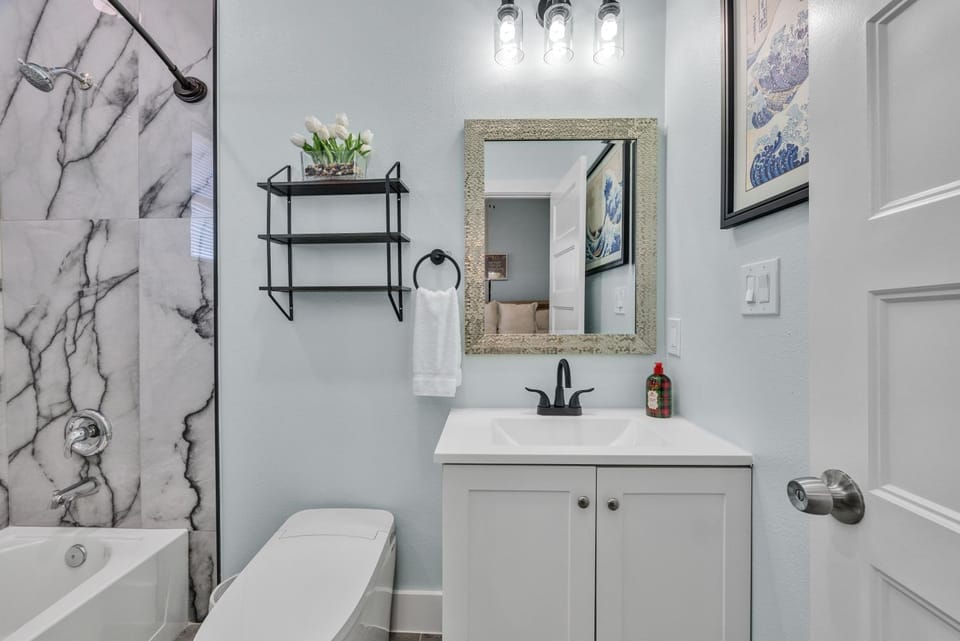 Shower, Toilet, Bathroom, Bath